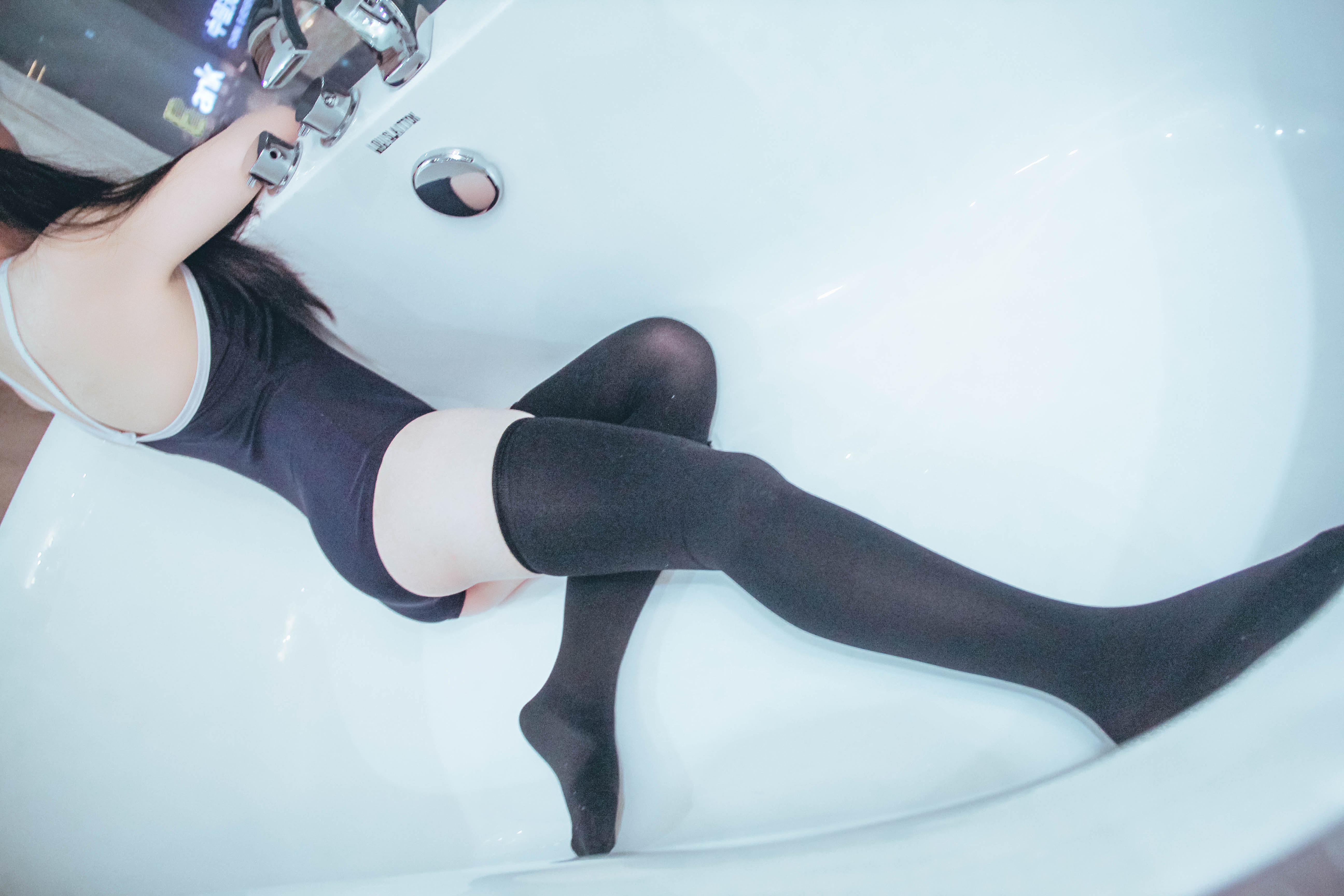 Bathing Girl 81P