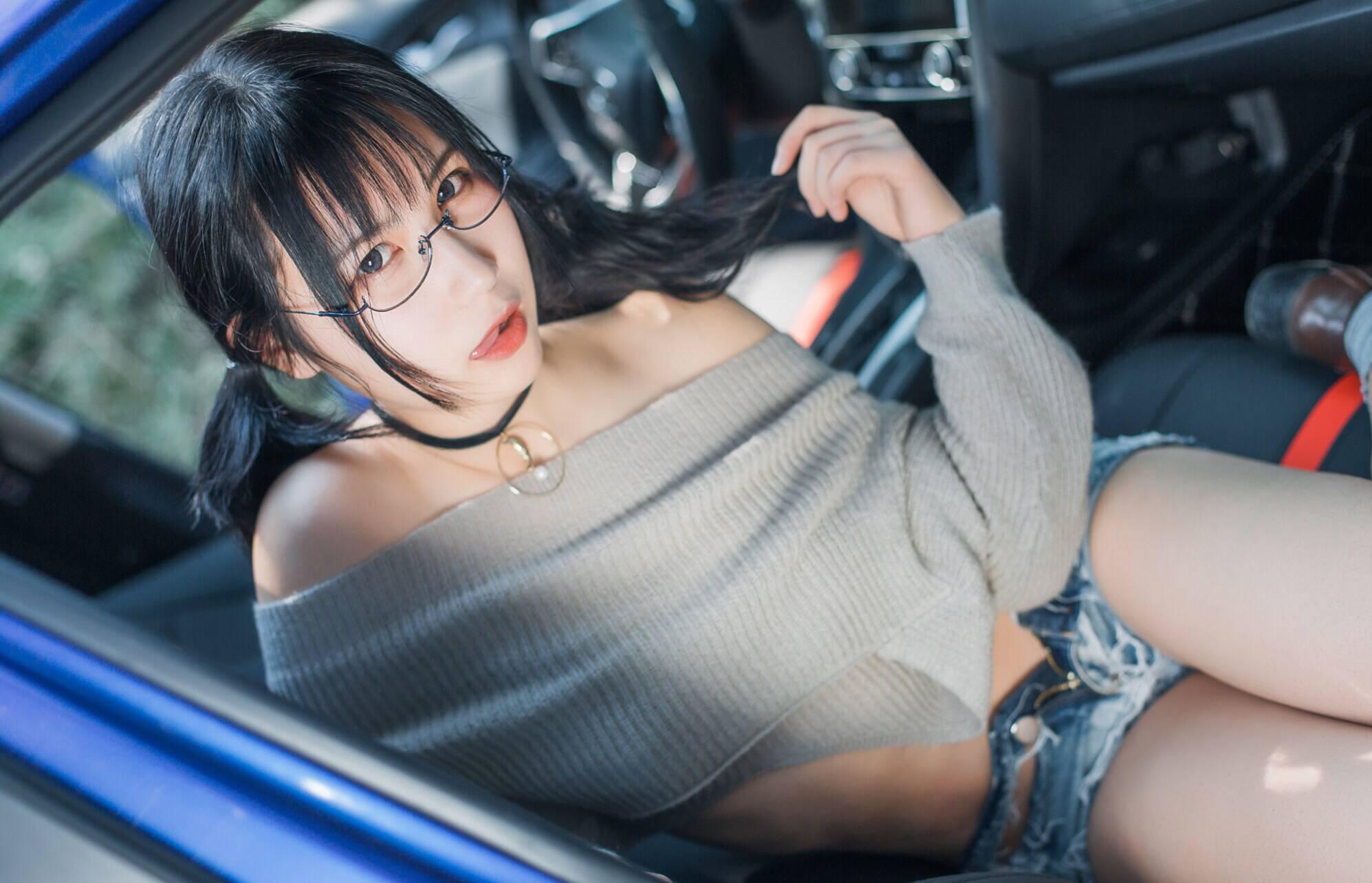 逐月Su 野外露出-車內篇 45P