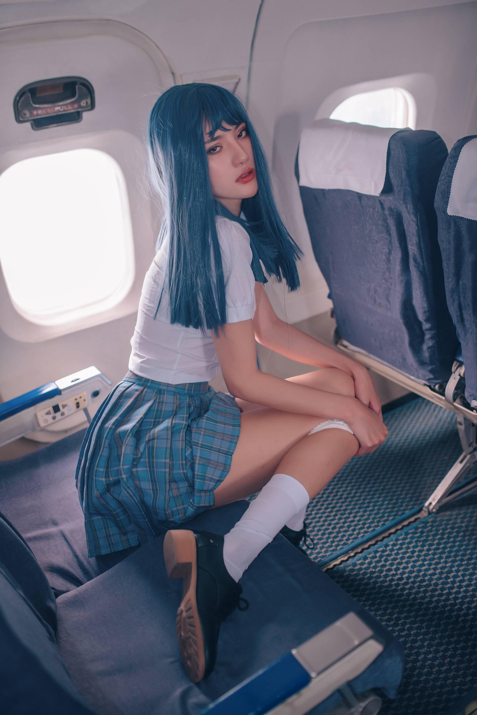 Wild A'Zhu on the Airplane 42P