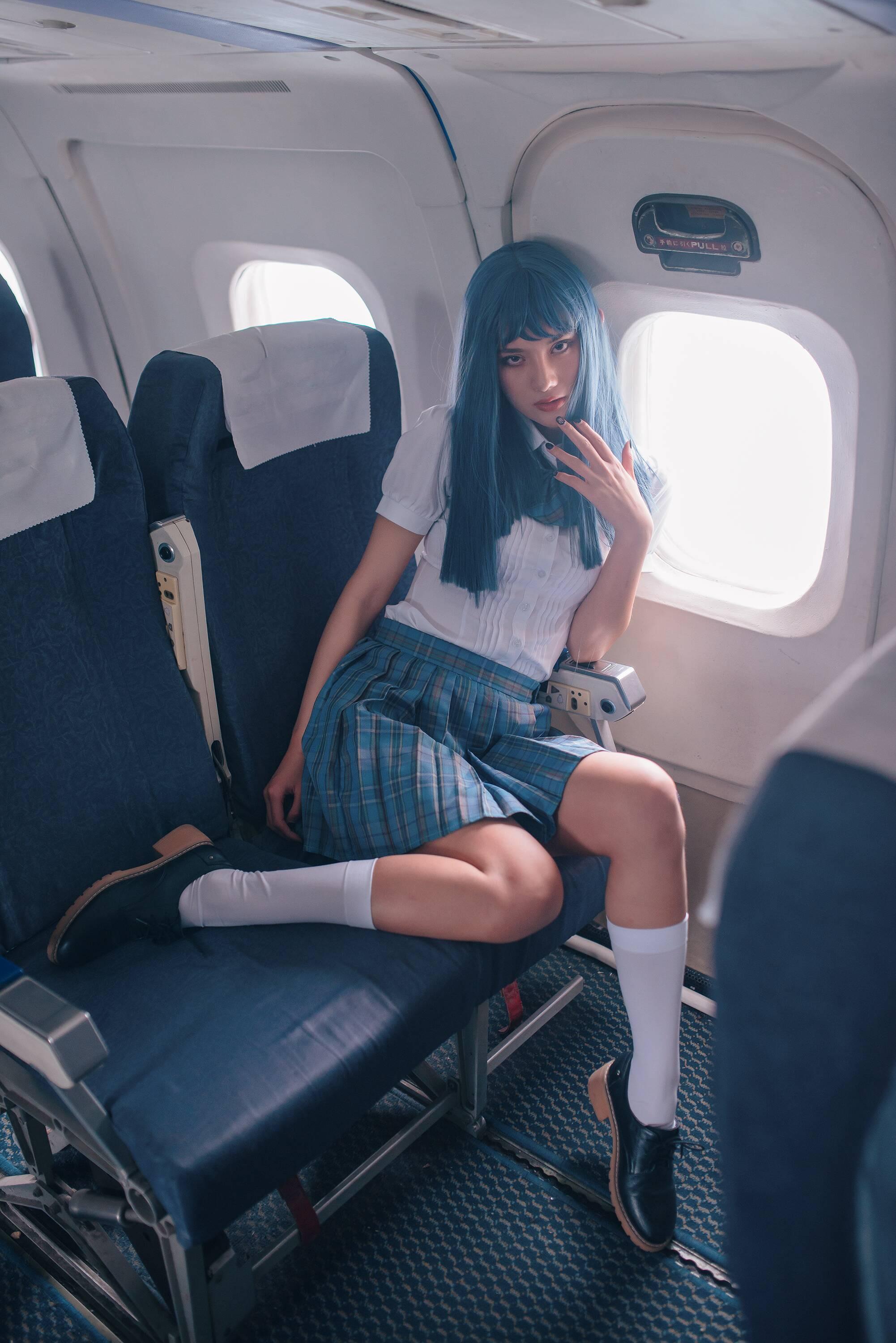 Wild A'Zhu on the Airplane 42P