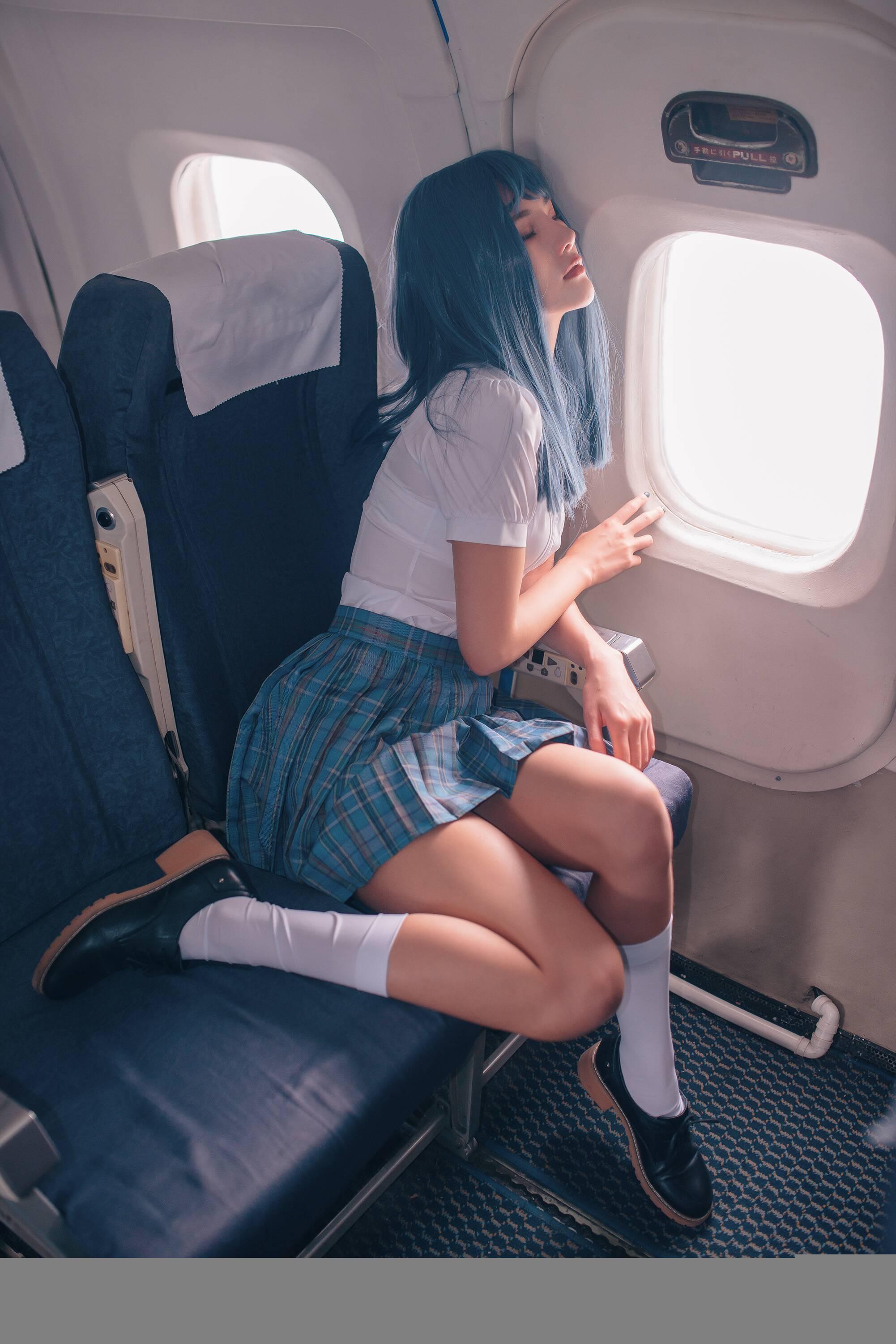 Wild A'Zhu on the Airplane 42P