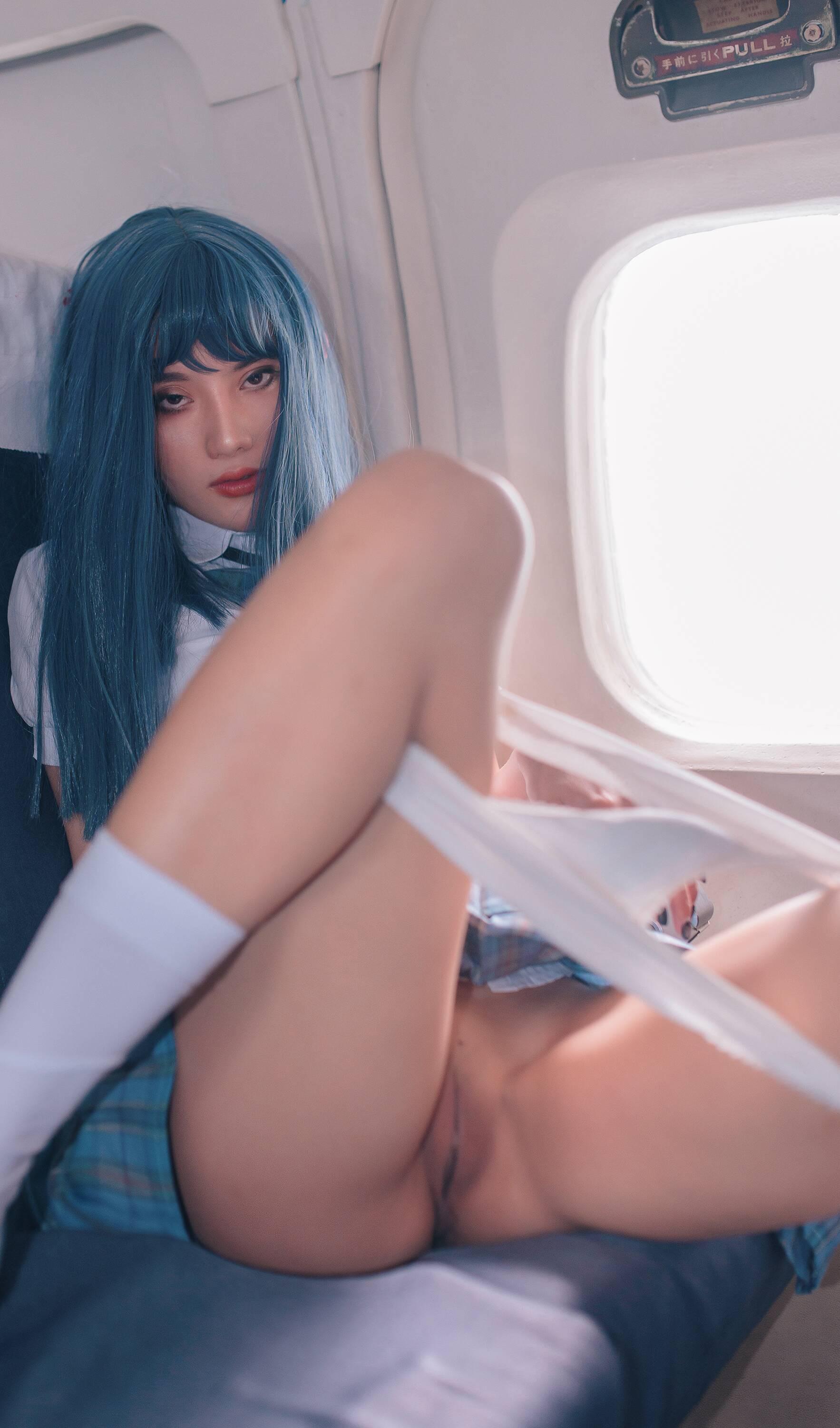 Wild A'Zhu on the Airplane 42P
