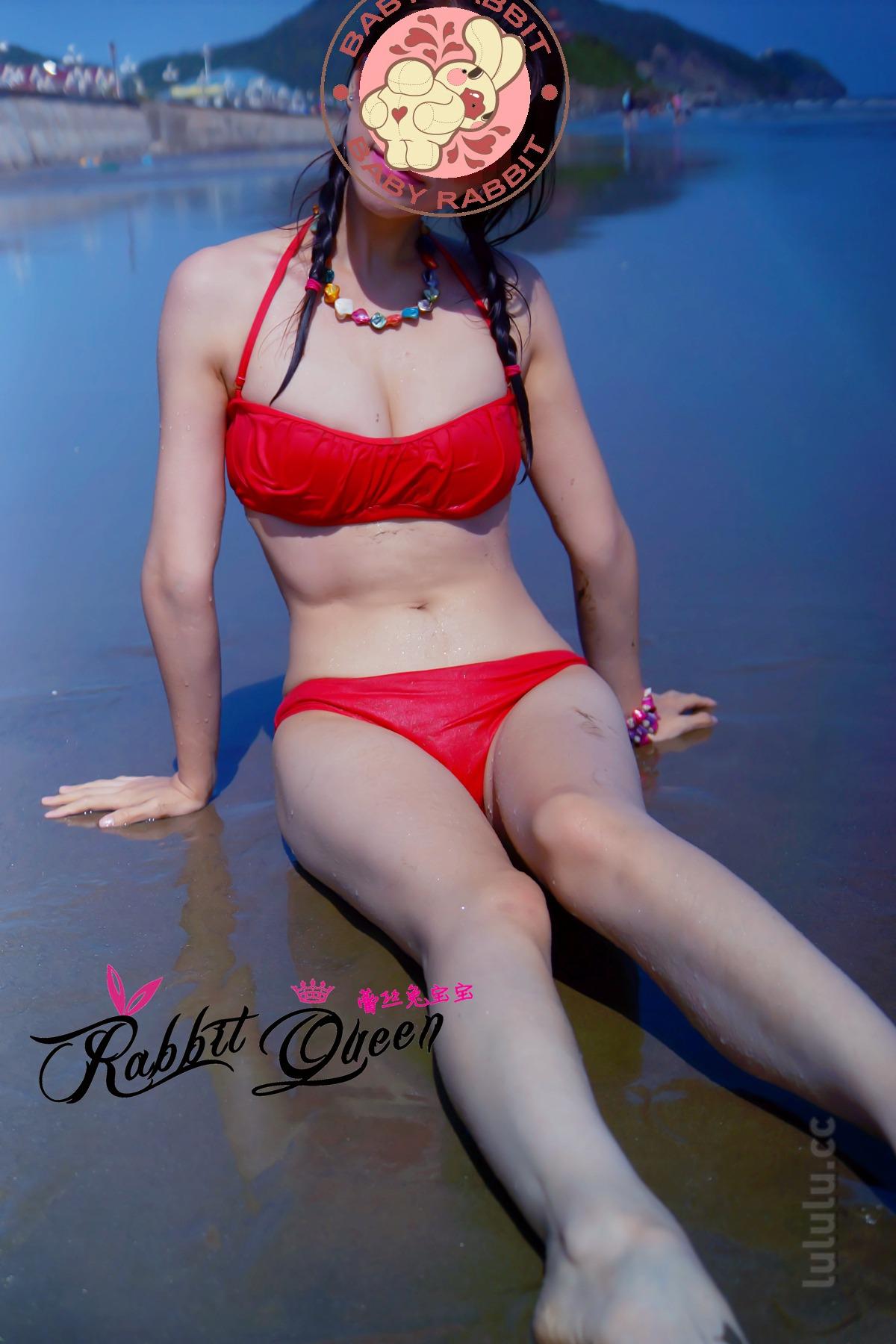 Lace Rabbit Baby boldly exposes on the beach in front of people 40P