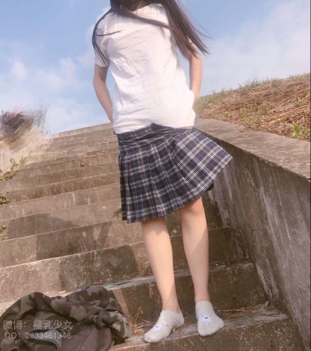 奶肌醬-公園露出 36P