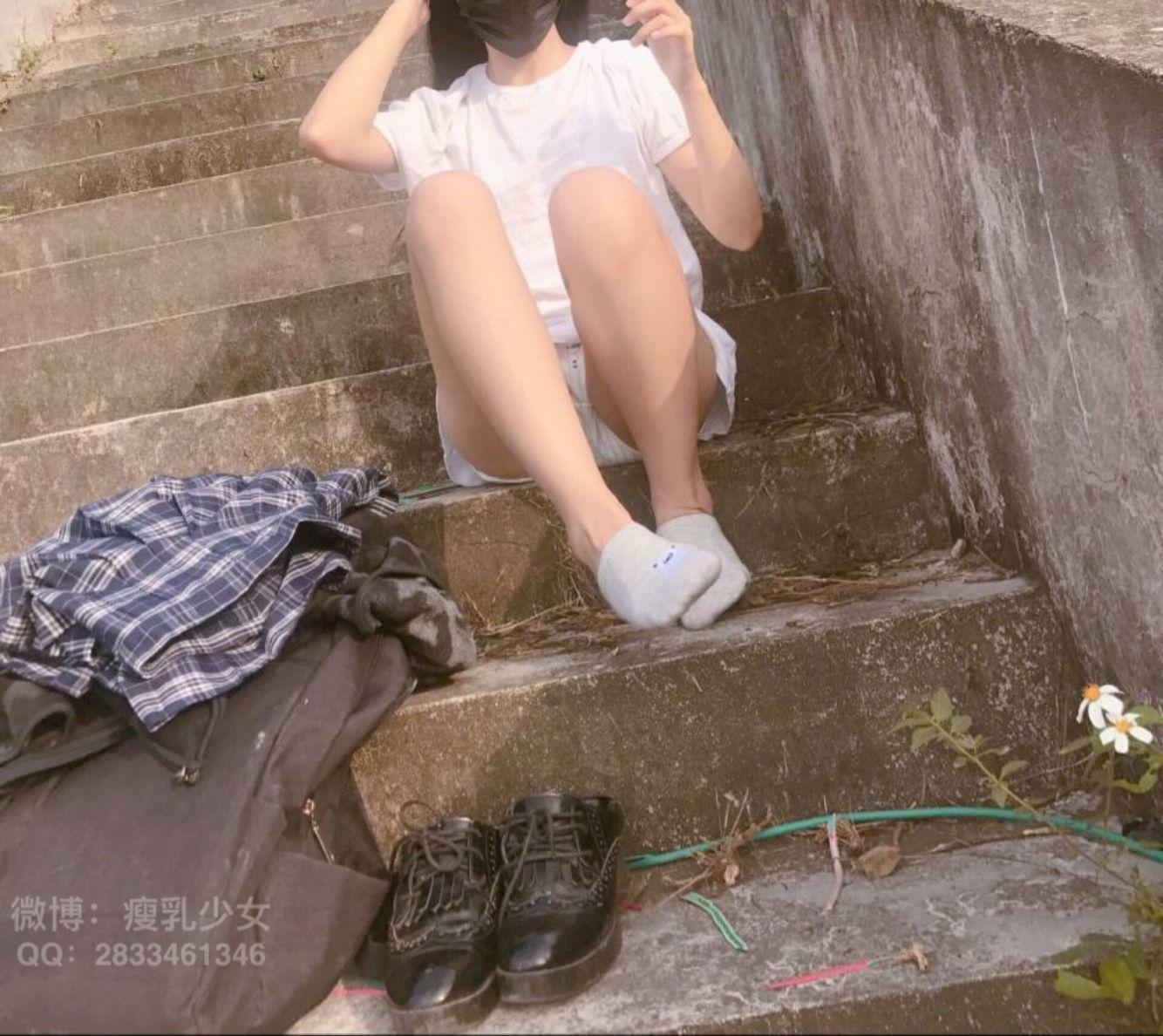 奶肌醬-公園露出 36P