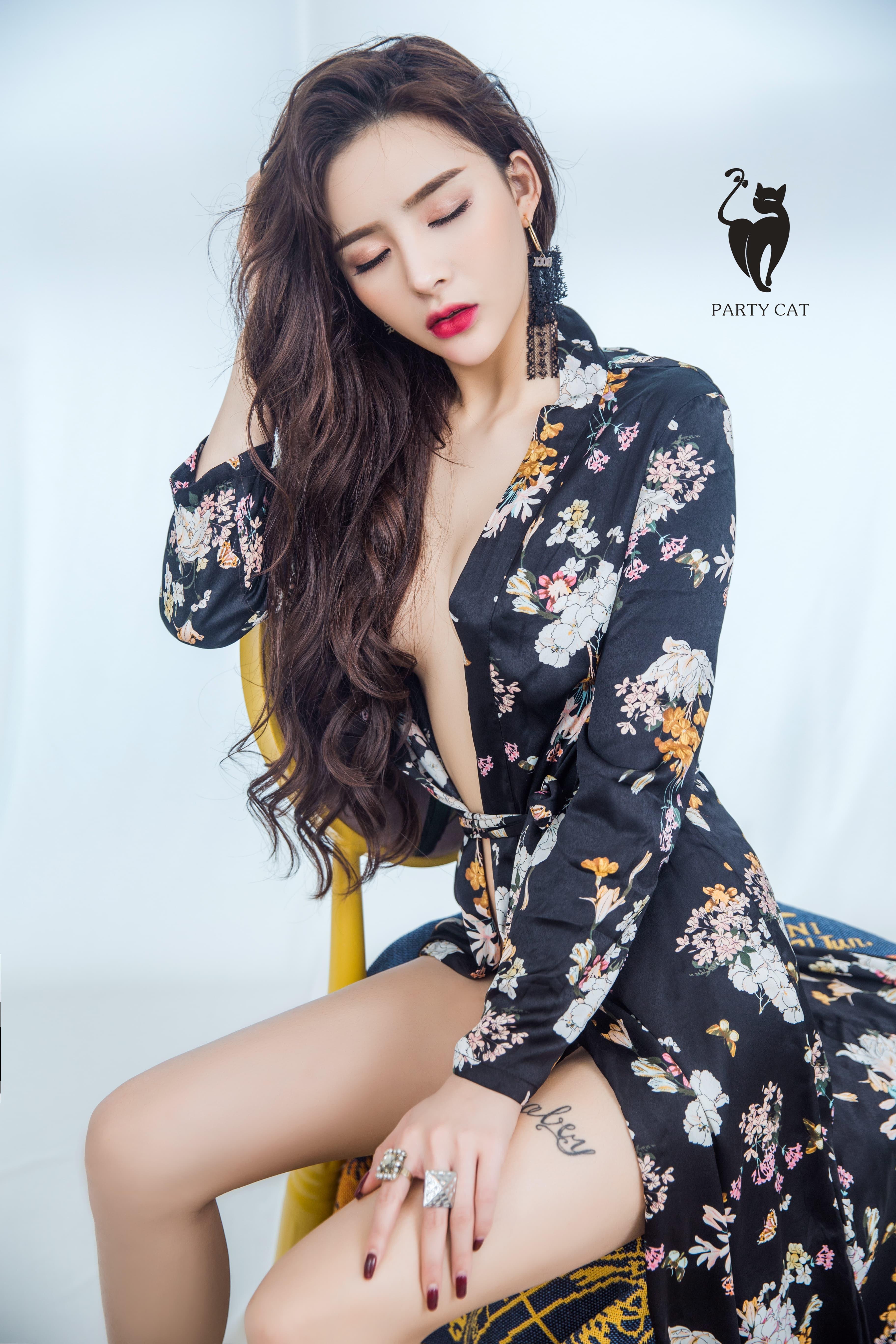 PartyCat Hong Pa Mao Special Issue - YM Private Edition 35P