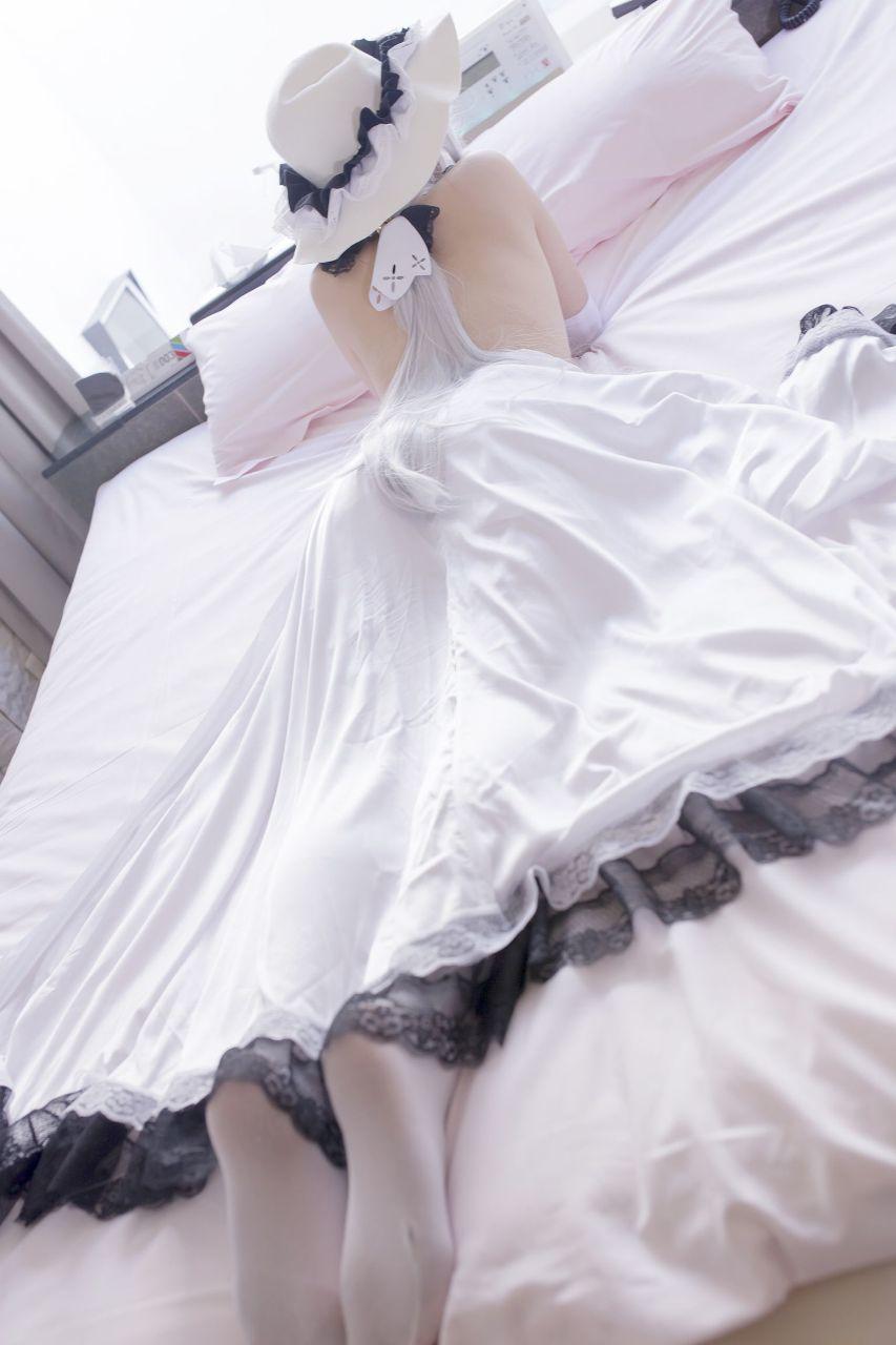 [あかだまやっきょく] ロイヤルな空母娘レイヤーさんと個人撮影で中ハメ！ 49P
