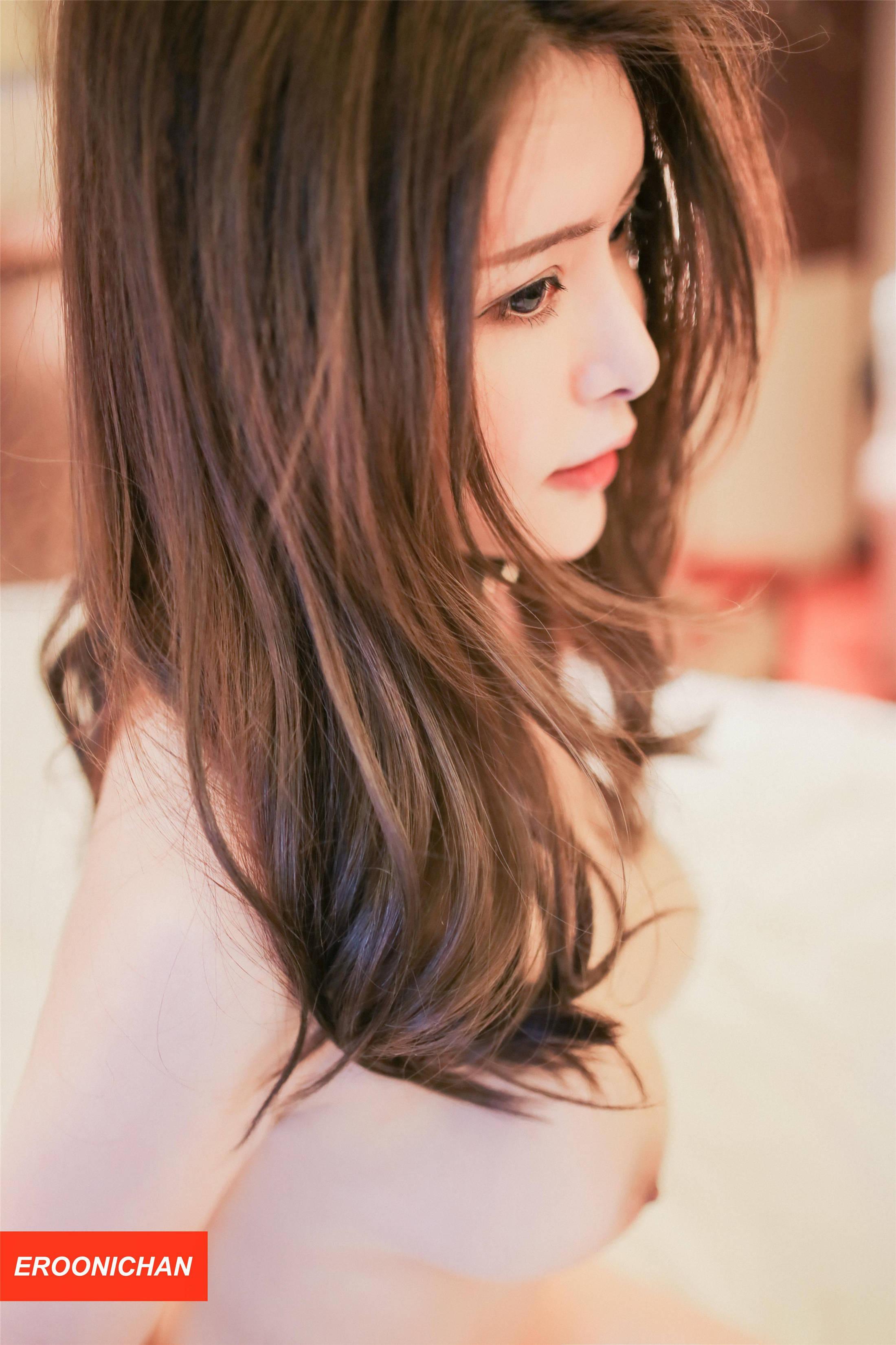 EROONICHAN Photography Album of Xia Xiao Qiu Qiu Qiu CUTE Photo Book, 72 Pages