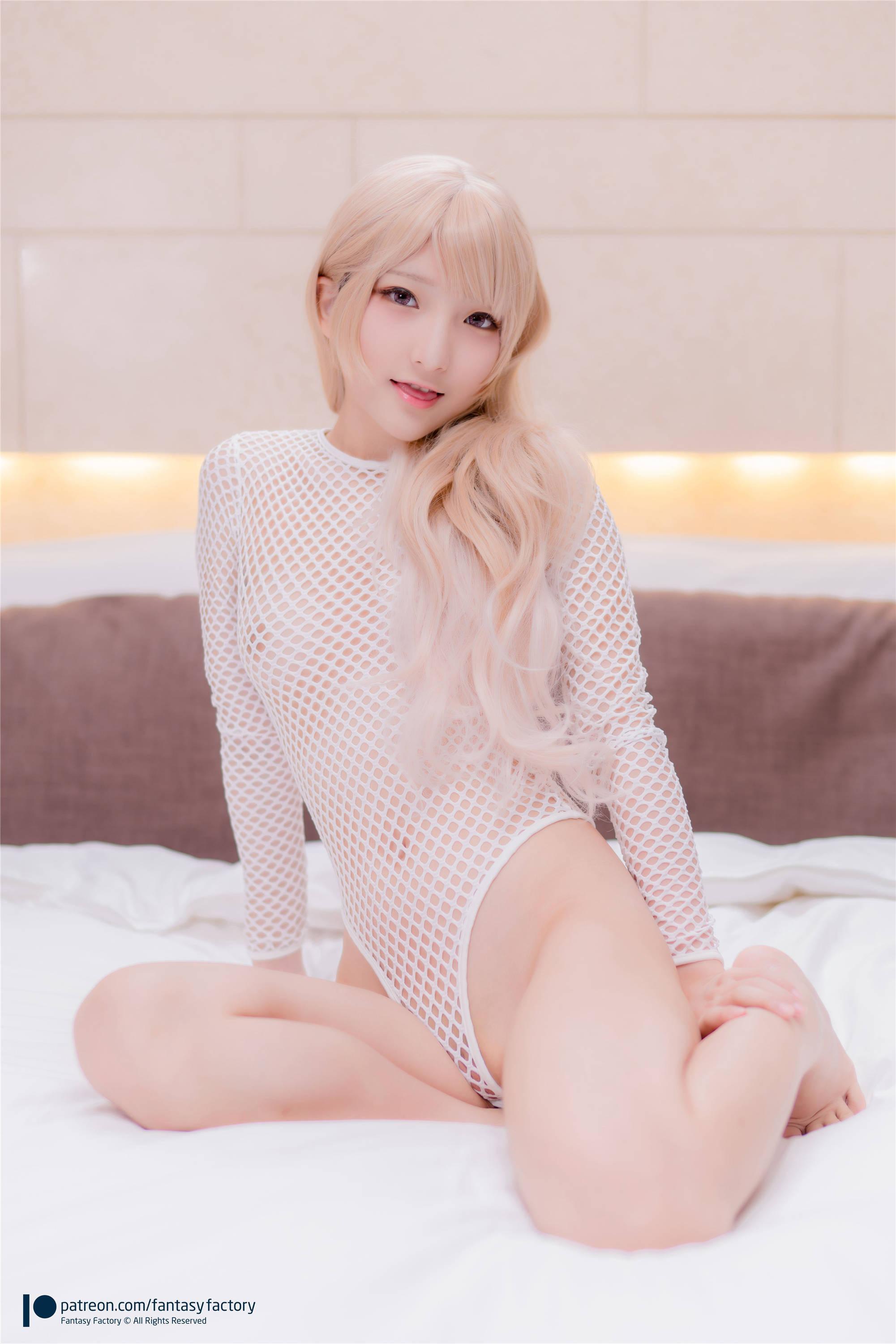 Fantasy Factory] Trắng và Đen 70P