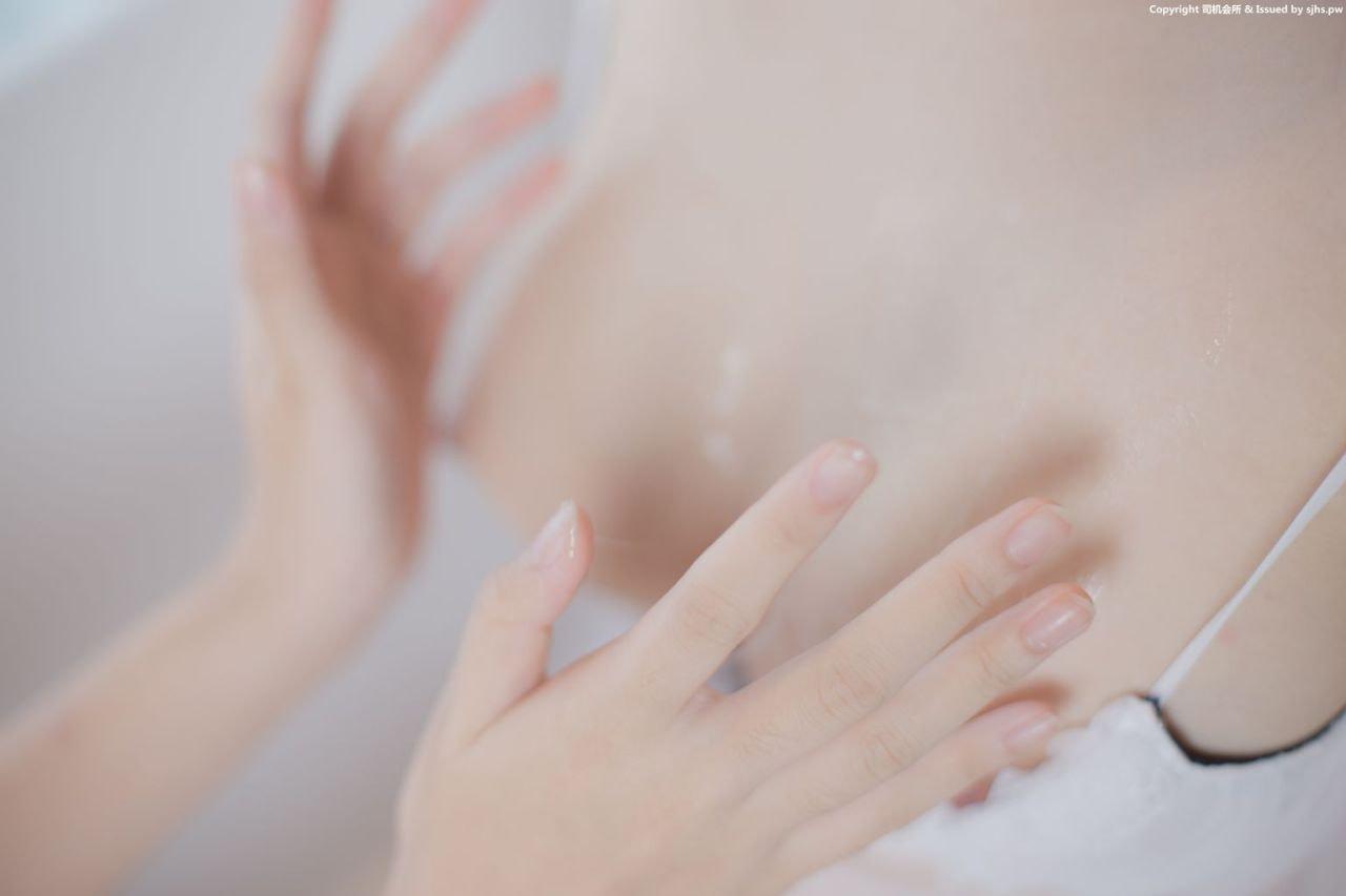 软软酱与悠宝白丝百合写真 80P | 私房图集