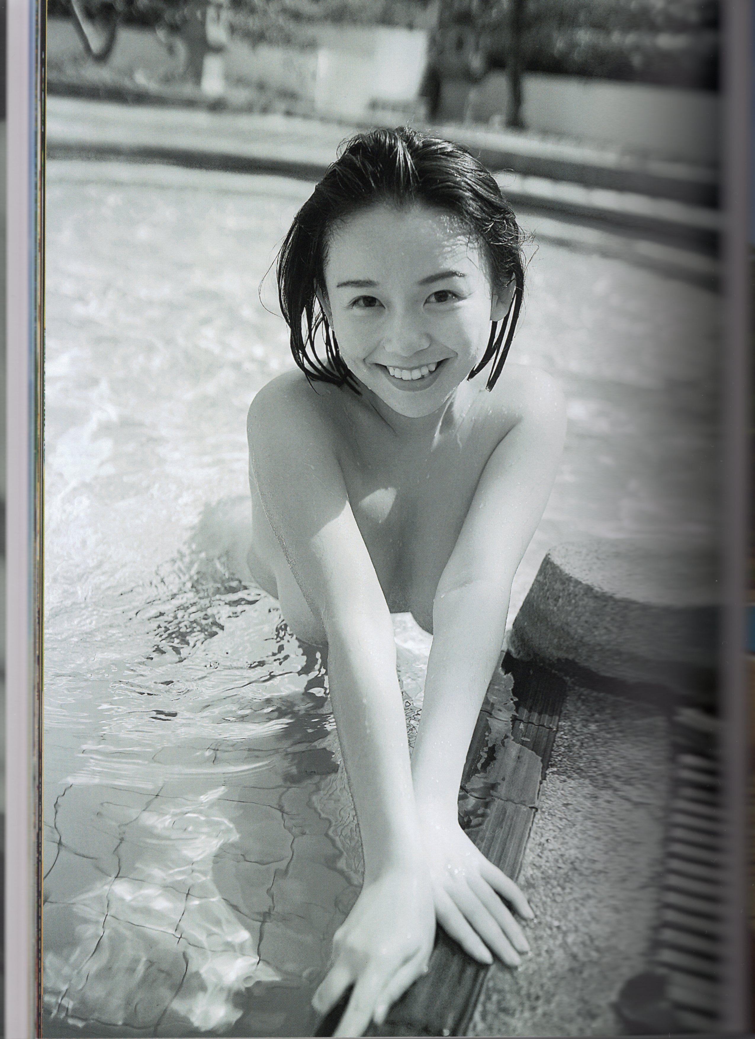 微博红人待安娜泰国写真图包无圣光原版 33P
