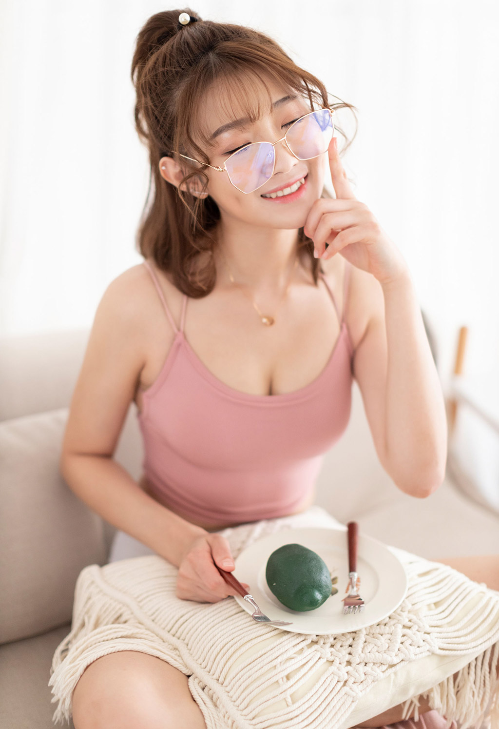 模特鮑伊寶兒膚若凝脂粉面含羞