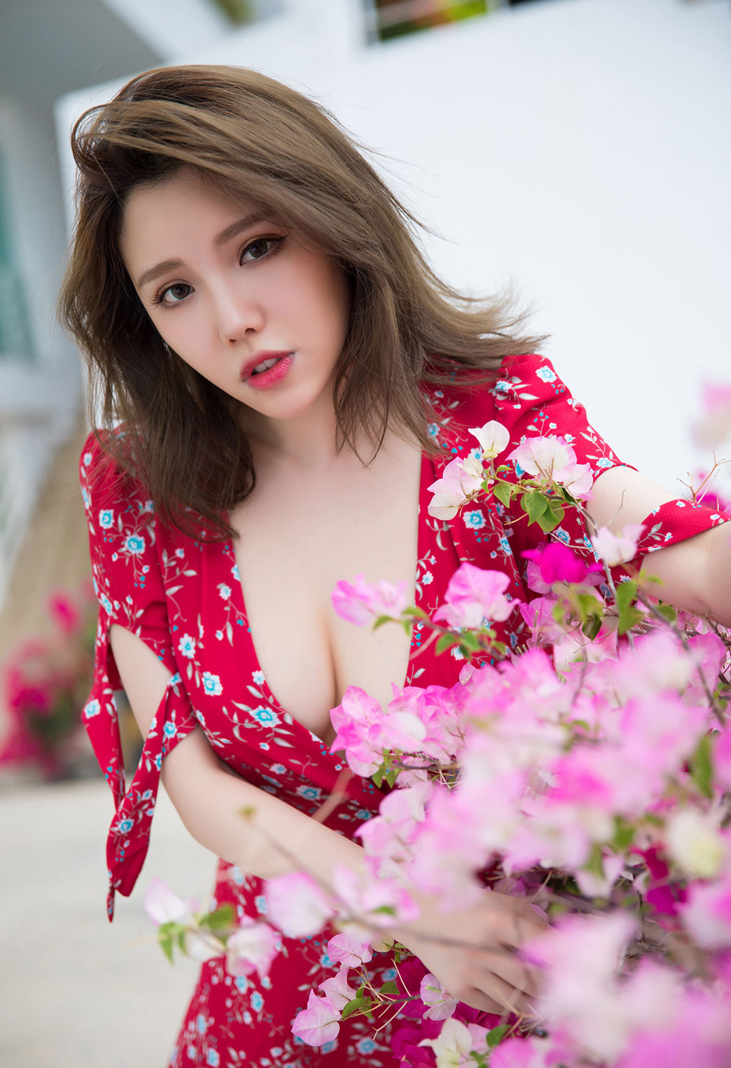 Sexy Huang Le Ran's shy long skirt beautiful legs goddess