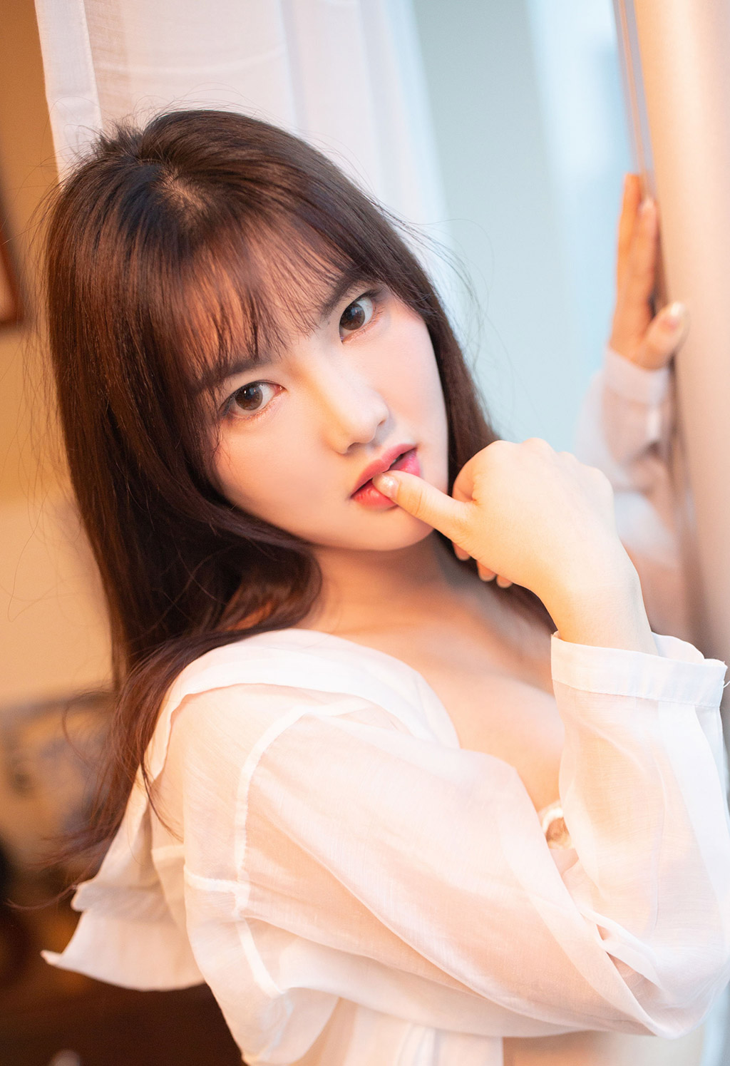 A sexy, modest beauty like a little hamster with a soft bosom and supple waist.