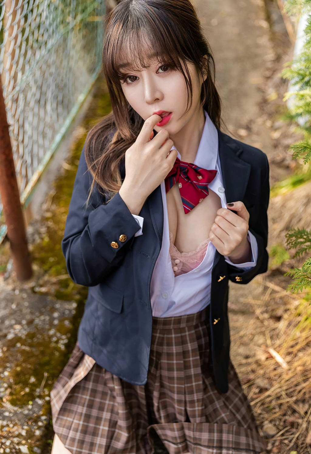 王雨纯日本校服诱惑惹人心动