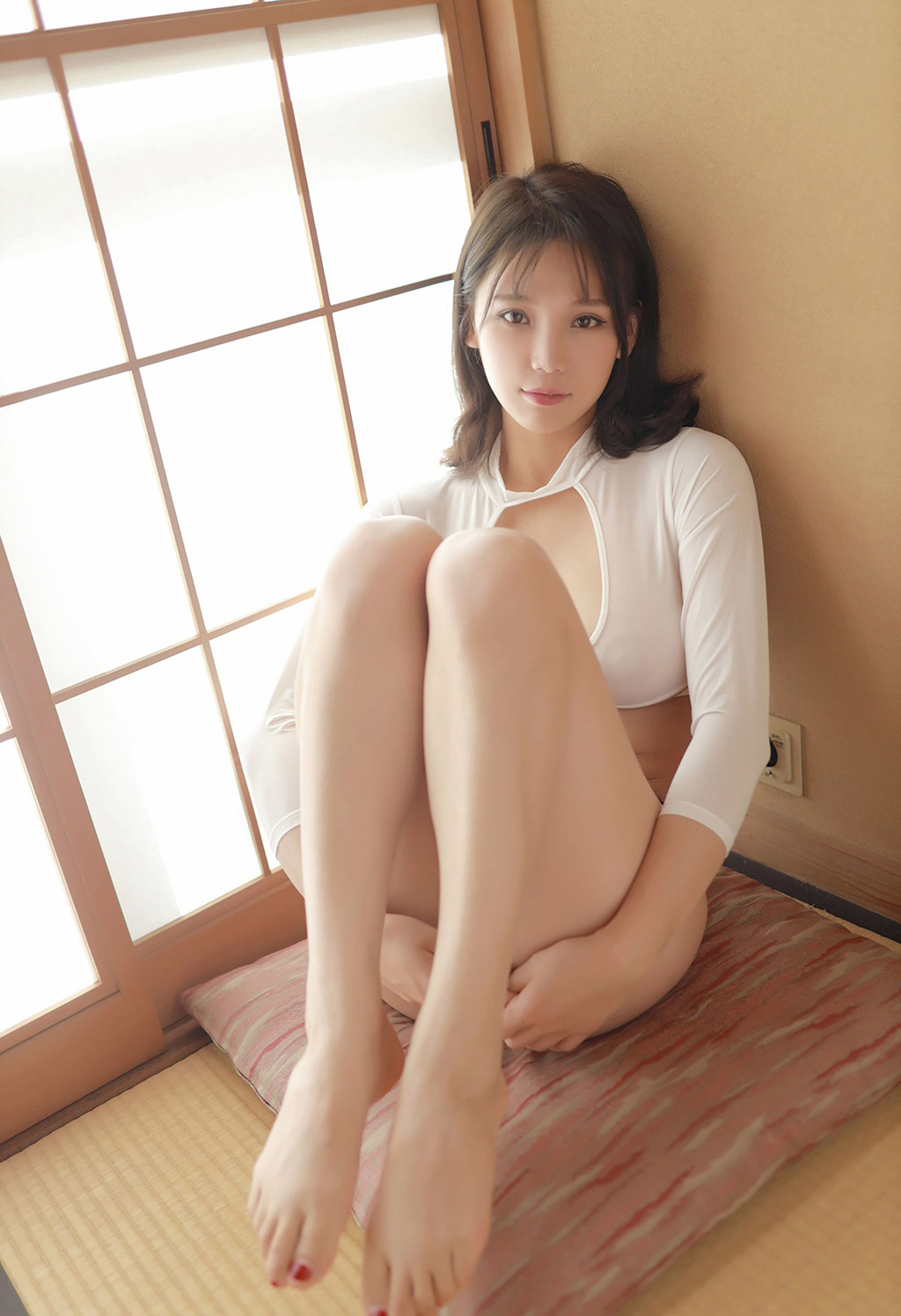 เลขาสาวร้อนแรง หลี่เคอเคอ สาวงามยั่วสวาท ชุดลึกวีรัดอก