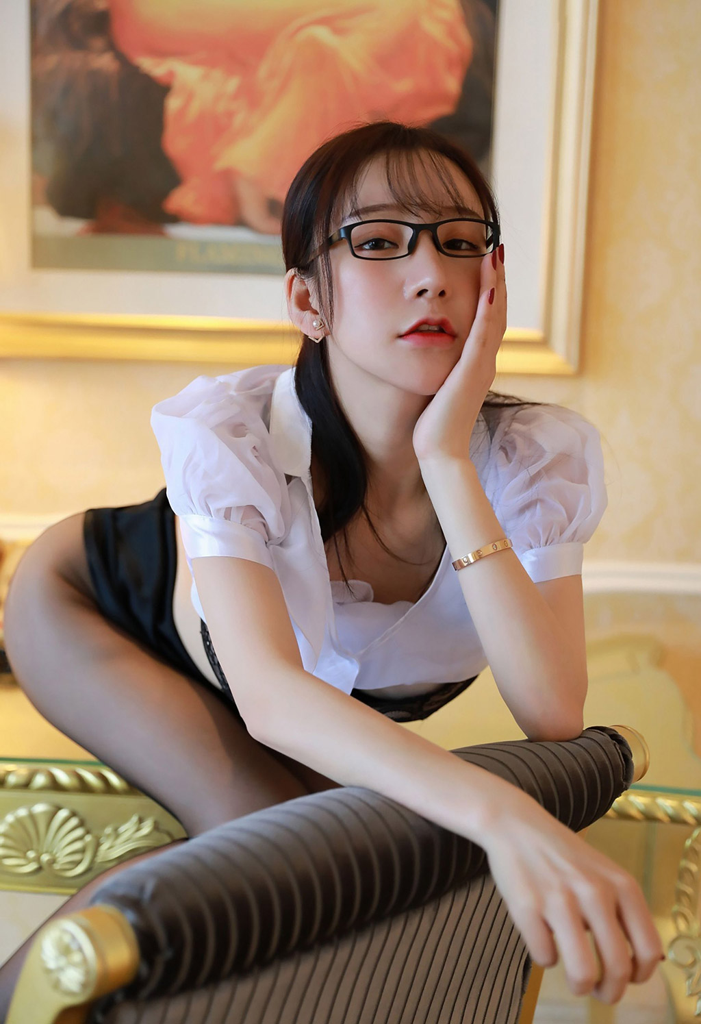 周于希桑迪渾圓翹臀性感OL制服誘惑