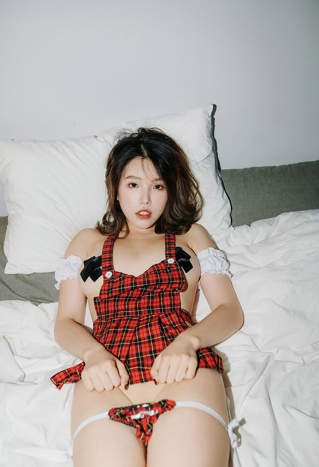 黃樂然雪乳美臀細腰紅唇撩人的私房尤物