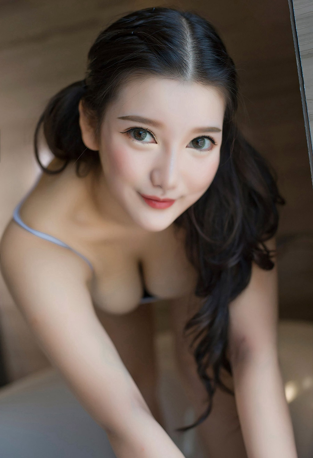 Tiểu Yuna đồng phục tiếp viên hàng không quyến rũ và bộ đồ thể dục liên thể màu đen