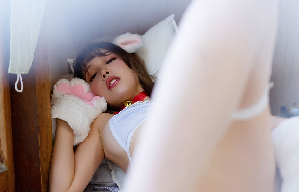 Huang Le Ran's soft, boneless, considerate erotic cat ear maid