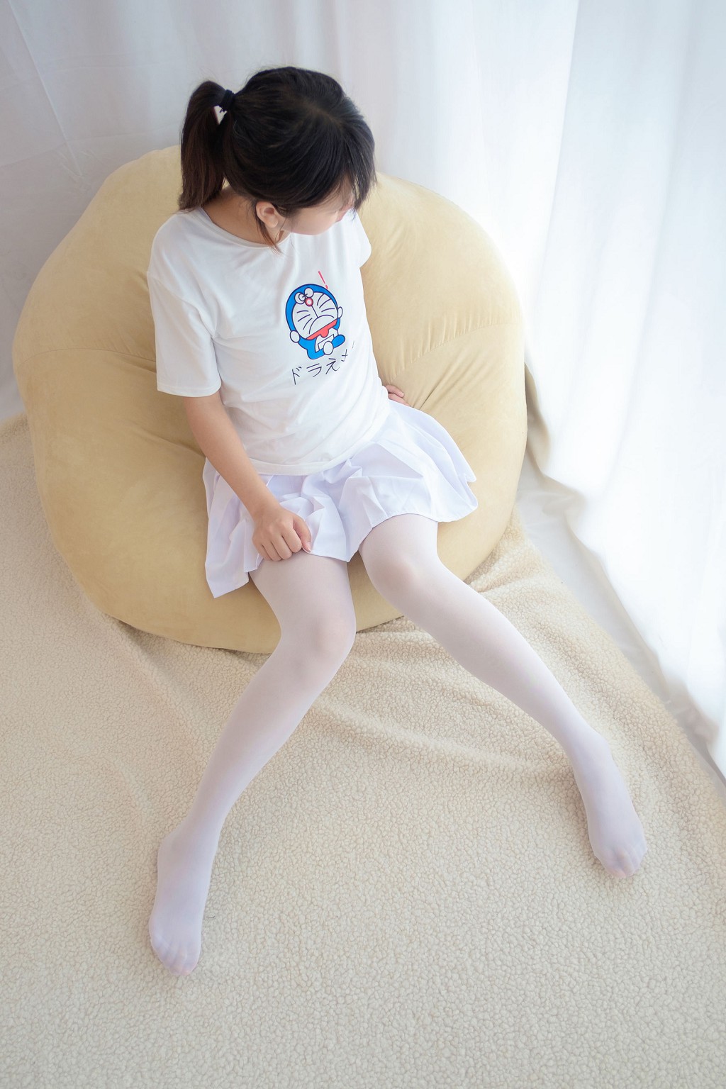 《Đôi chân trắng mịn màng》 [Sen Lô Tập Đoàn] R15-006 Tập ảnh [71P