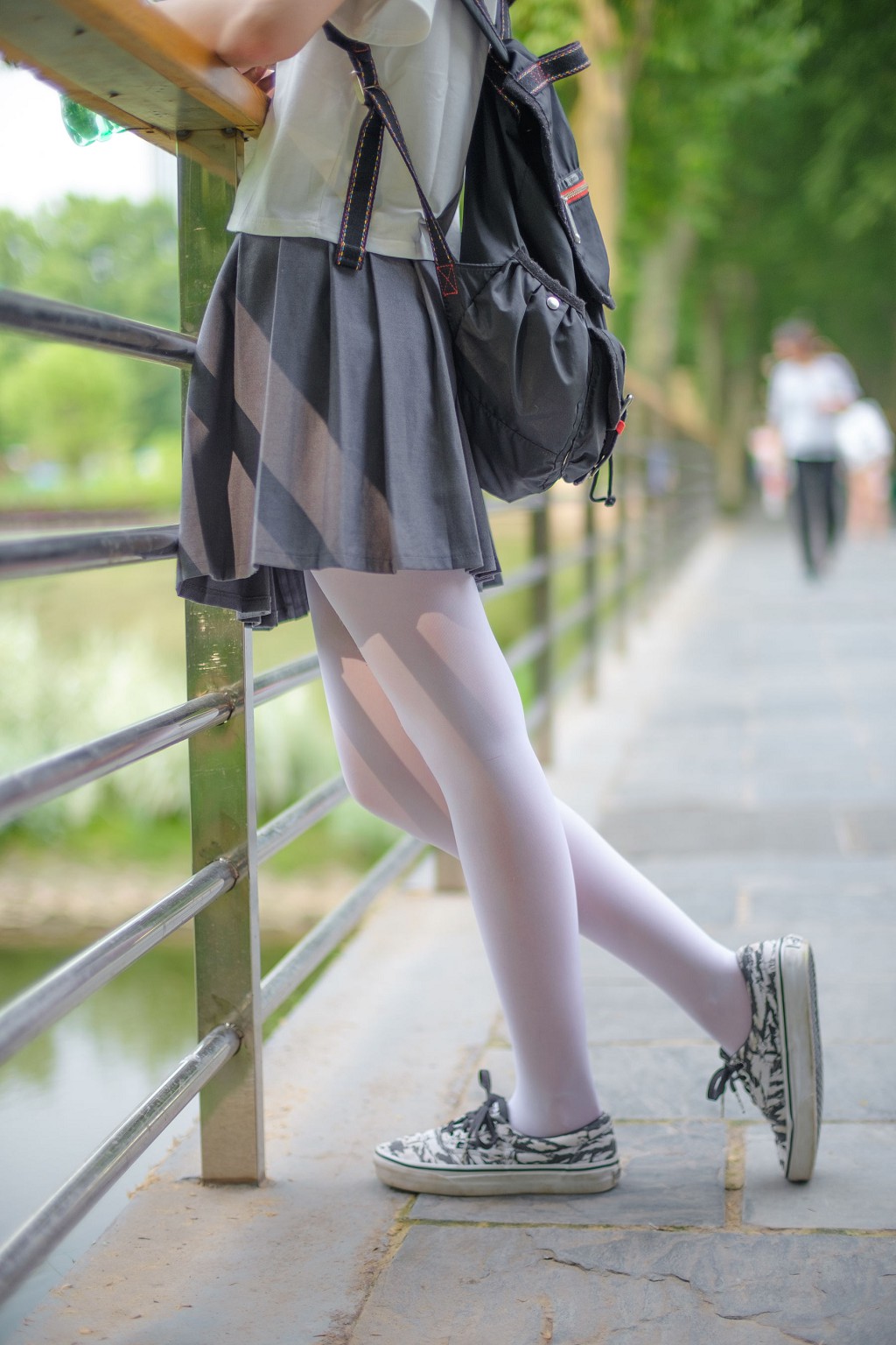 《白絲妹妹游園》 [森蘿財團] R15-014 写真集[99P