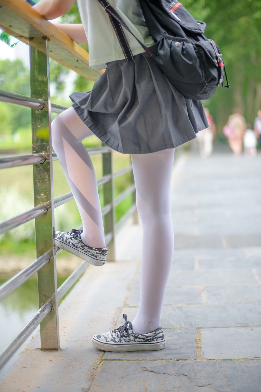 《白絲妹妹游園》 [森蘿財團] R15-014 写真集[99P