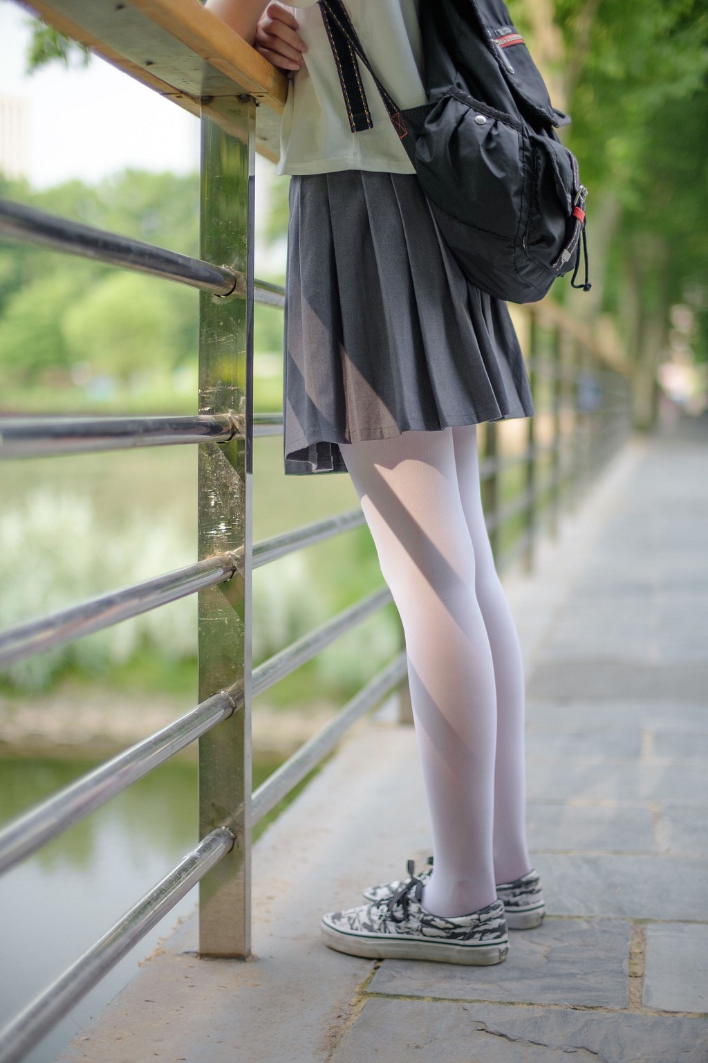 《白絲妹妹游園》 [森蘿財團] R15-014 写真集[99P