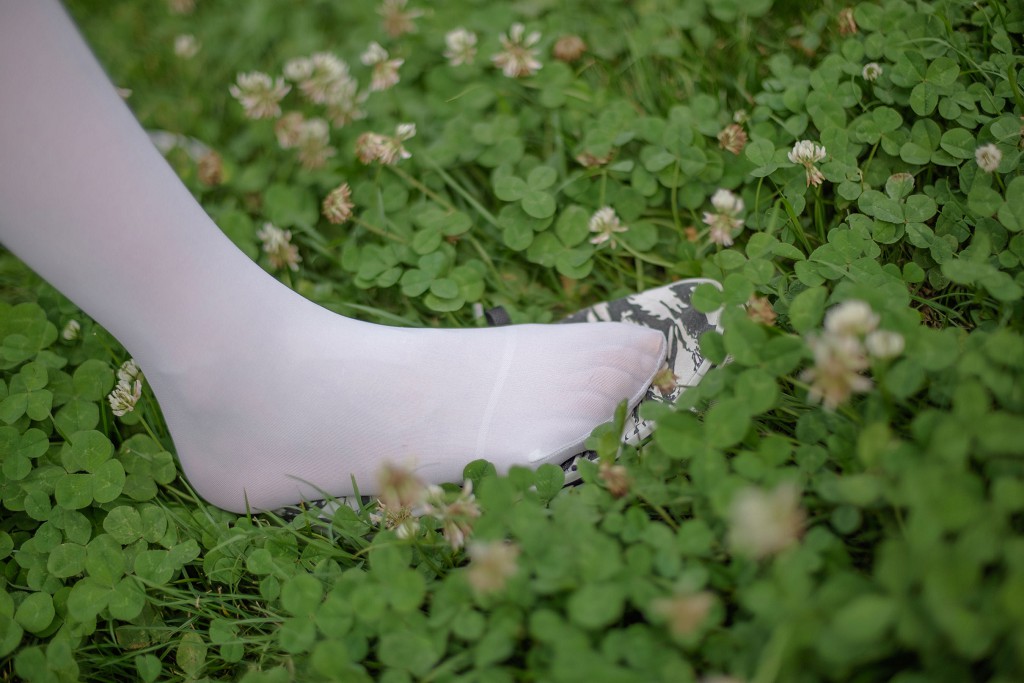 White Silk Little Sister in the Garden [Senluo Consortium] R15-014 Photobook [99P