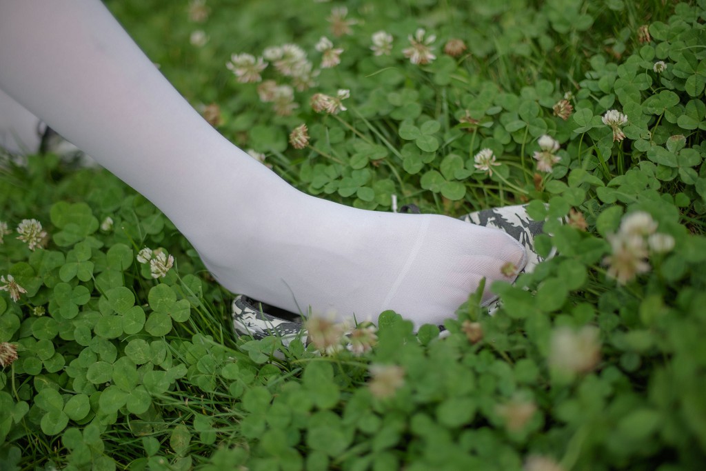 White Silk Little Sister in the Garden [Senluo Consortium] R15-014 Photobook [99P