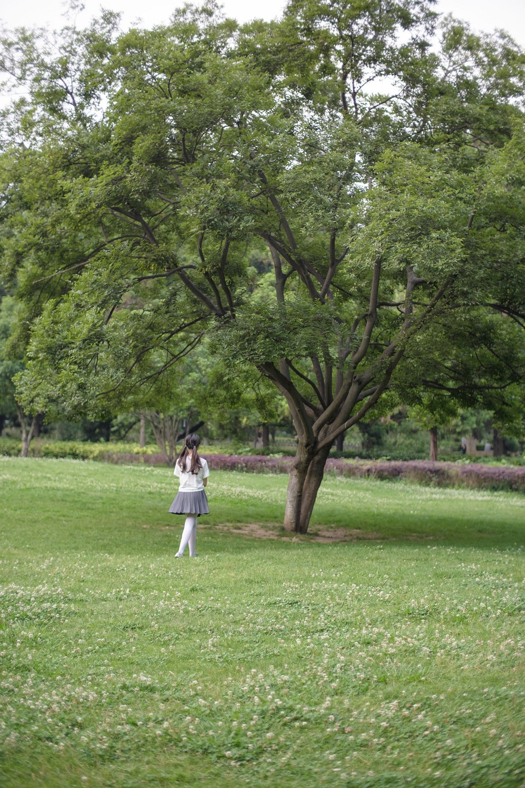 White Silk Little Sister in the Garden [Senluo Consortium] R15-014 Photobook [99P