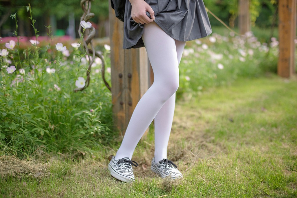 White Silk Little Sister in the Garden [Senluo Consortium] R15-014 Photobook [99P
