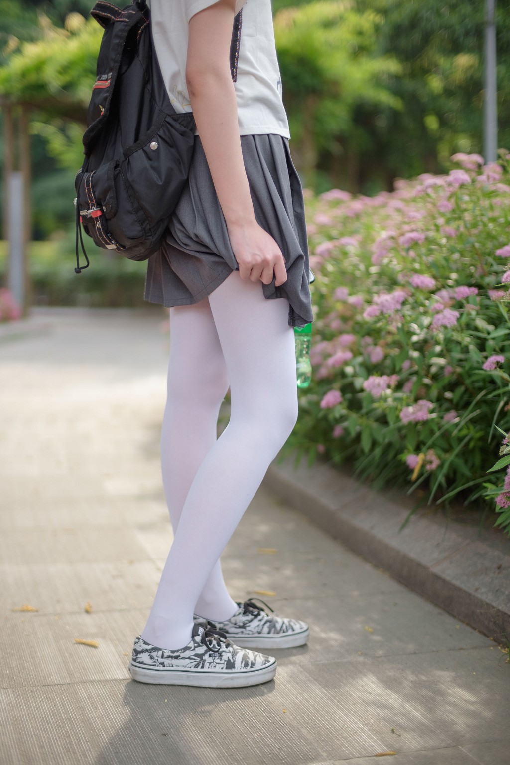 White Silk Little Sister in the Garden [Senluo Consortium] R15-014 Photobook [99P