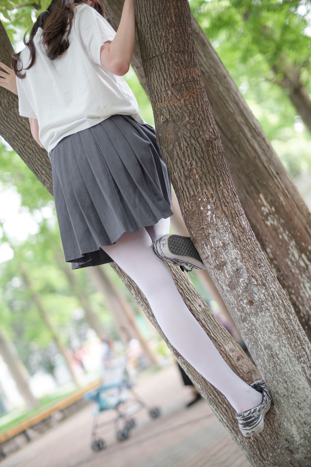 White Silk Little Sister in the Garden [Senluo Consortium] R15-014 Photobook [99P