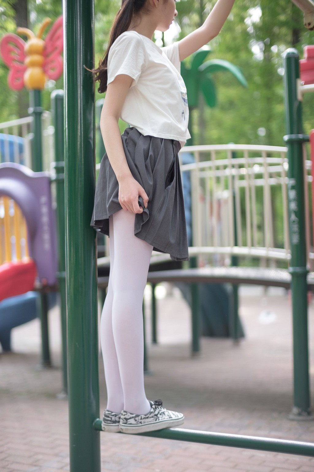 White Silk Little Sister in the Garden [Senluo Consortium] R15-014 Photobook [99P