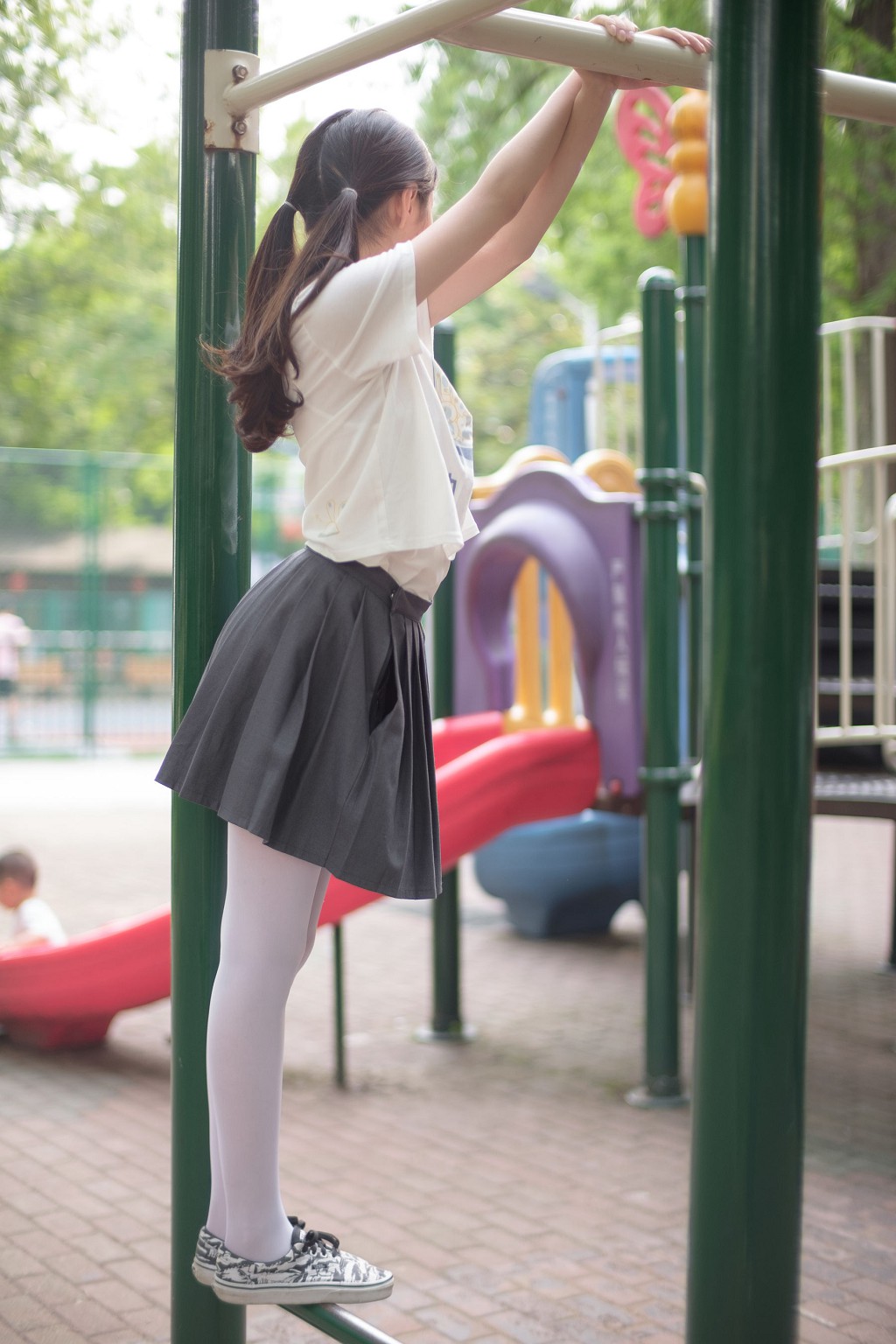 White Silk Little Sister in the Garden [Senluo Consortium] R15-014 Photobook [99P
