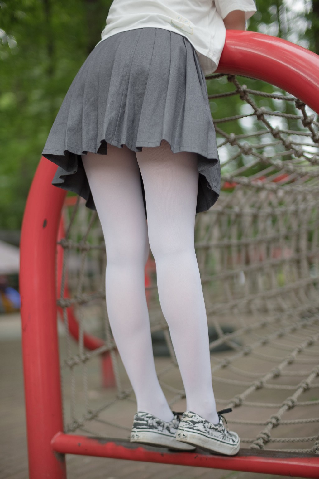 White Silk Little Sister in the Garden [Senluo Consortium] R15-014 Photobook [99P