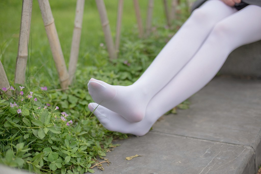 White Silk Little Sister in the Garden [Senluo Consortium] R15-014 Photobook [99P