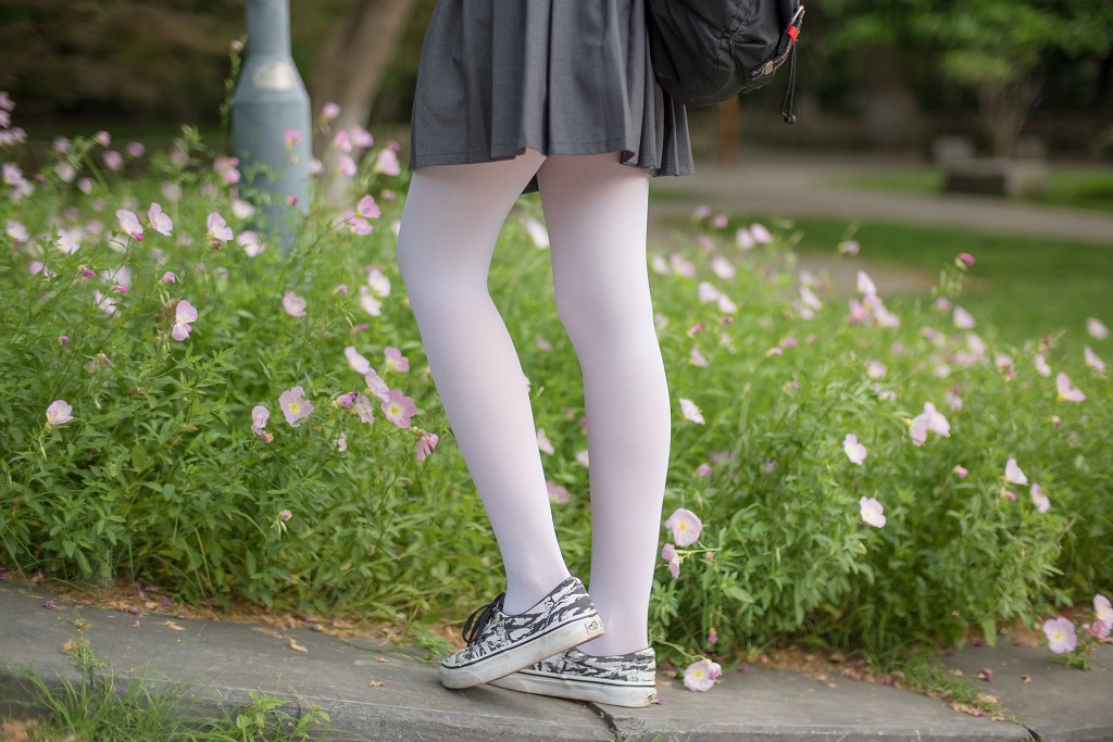 White Silk Little Sister in the Garden [Senluo Consortium] R15-014 Photobook [99P