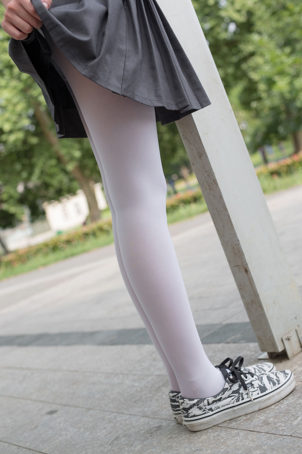 《白絲妹妹游園》 [森蘿財團] R15-014 写真集[99P