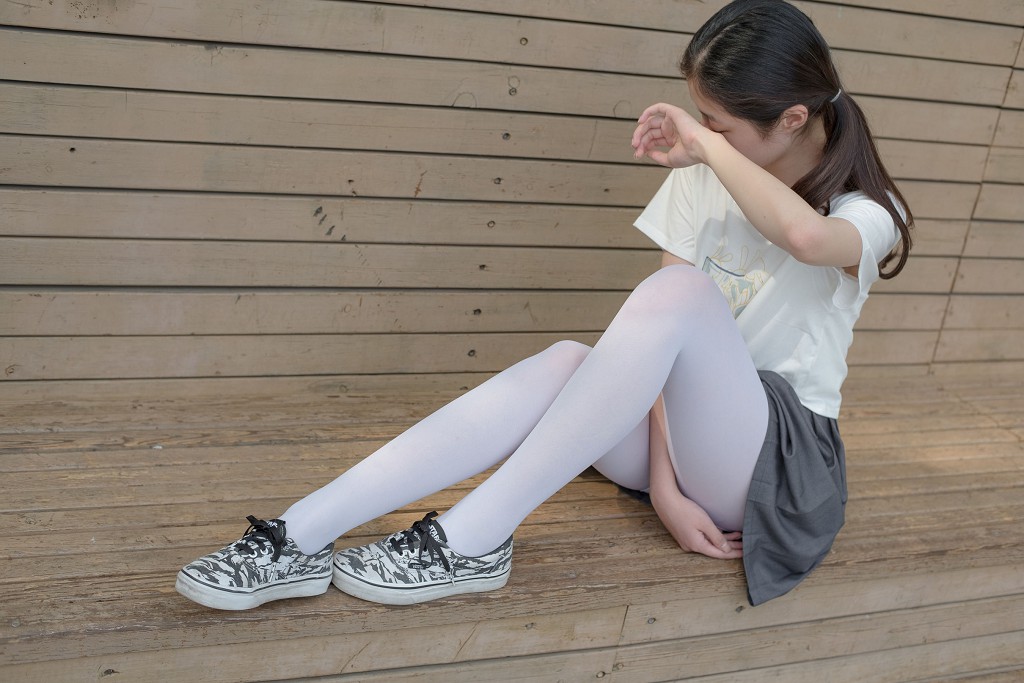 White Silk Little Sister in the Garden [Senluo Consortium] R15-014 Photobook [99P