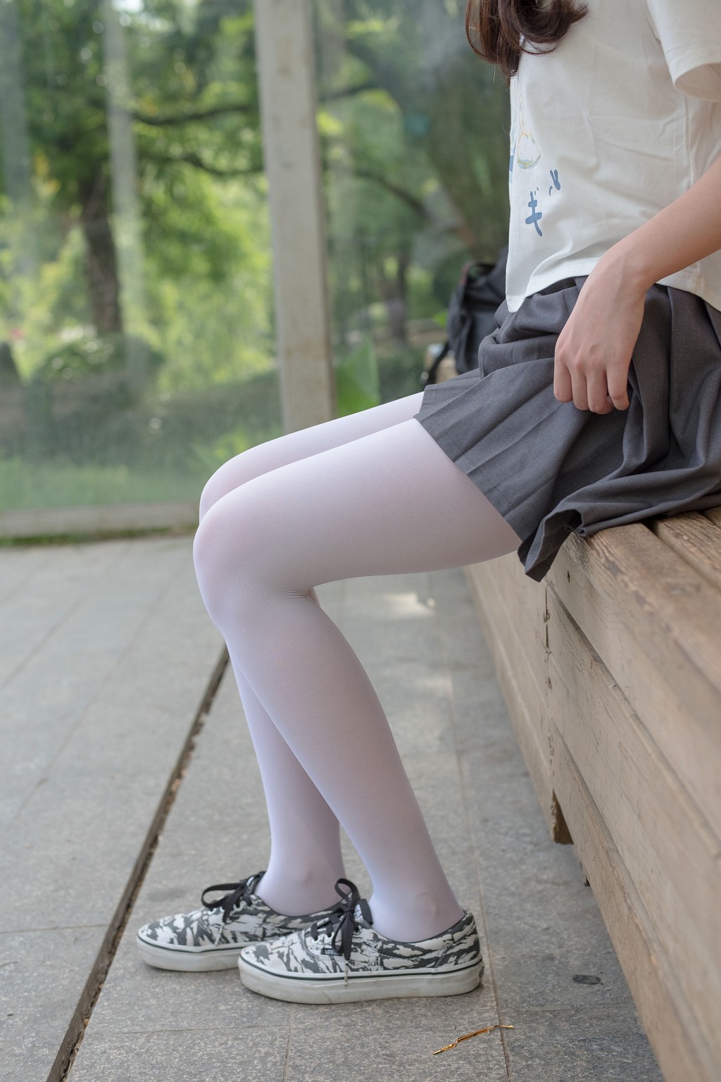 White Silk Little Sister in the Garden [Senluo Consortium] R15-014 Photobook [99P