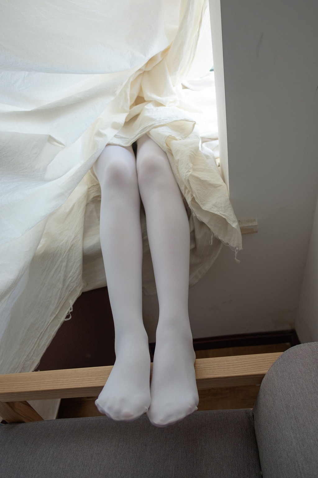 《窗台上的白丝少女》 [森萝财团] R15-018 写真集[86P]