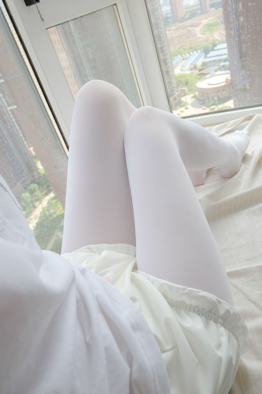 The White Silk Girl on the Windowsill [Senluo Consortium] R15-018 Photobook [86P