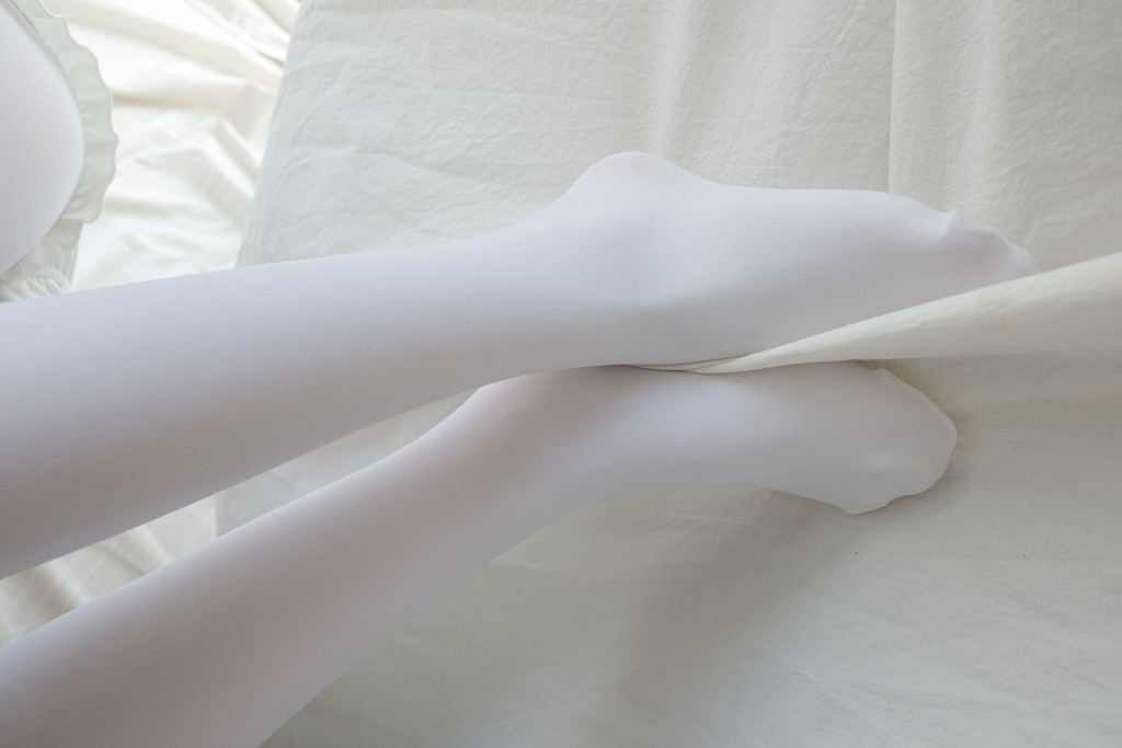 The White Silk Girl on the Windowsill [Senluo Consortium] R15-018 Photobook [86P