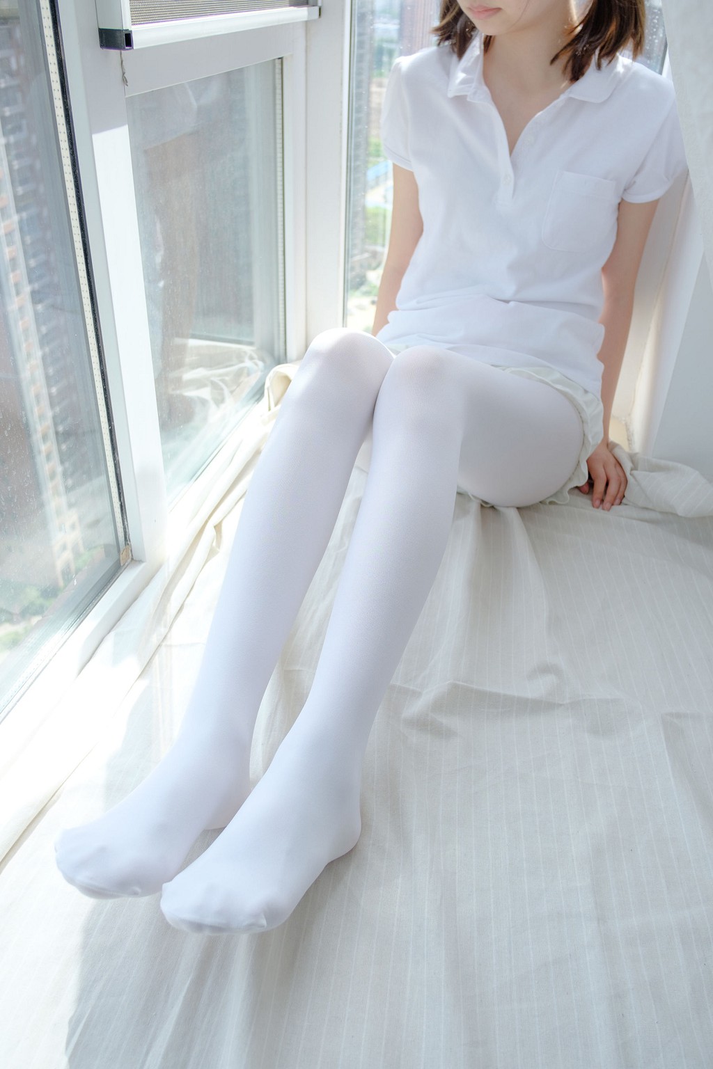 The White Silk Girl on the Windowsill [Senluo Consortium] R15-018 Photobook [86P