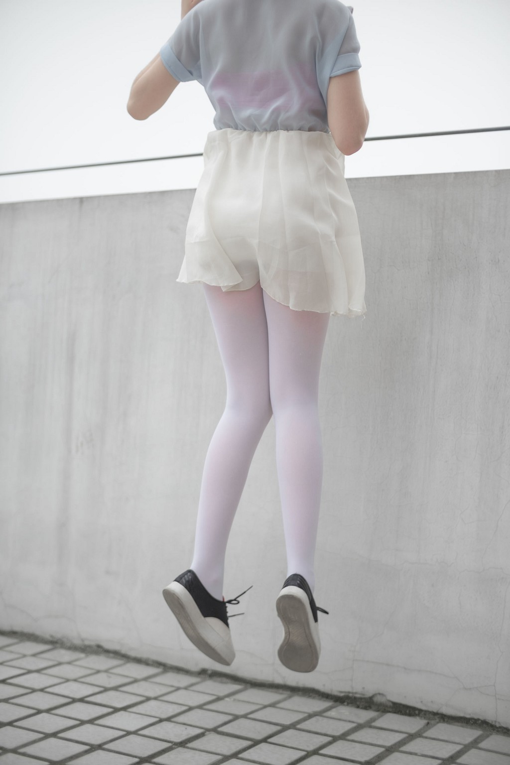 The Thin-Veiled Girl on the Windowsill [Sen Luo Consortium] R15-007 Photo Book [83P