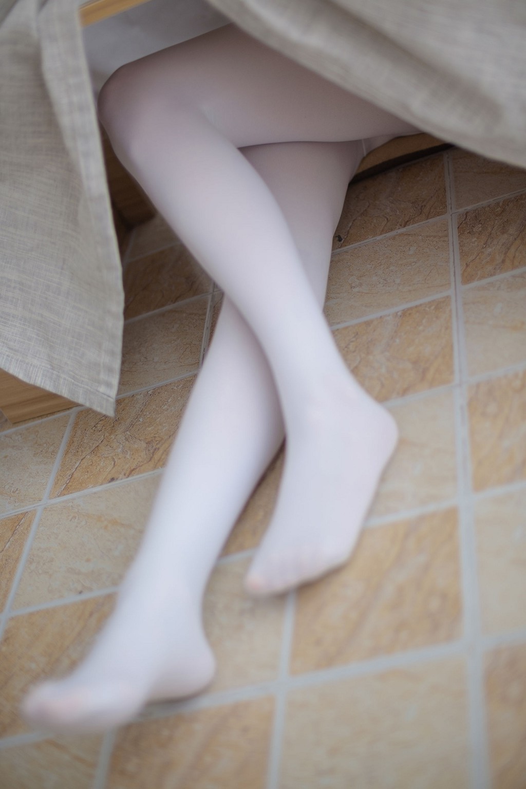 《羞答答的白絲MM》 [森蘿財團] R15-010 寫真集[94P