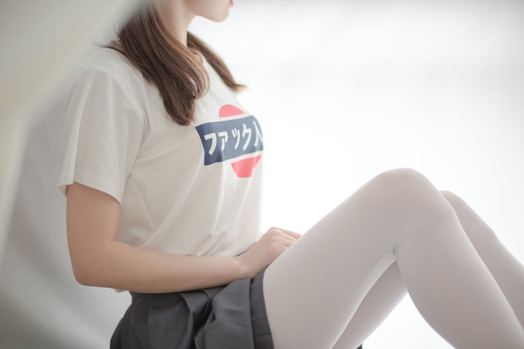 The Bashful White Silk MM [Senluo Consortium] R15-010 Photobook [94P
