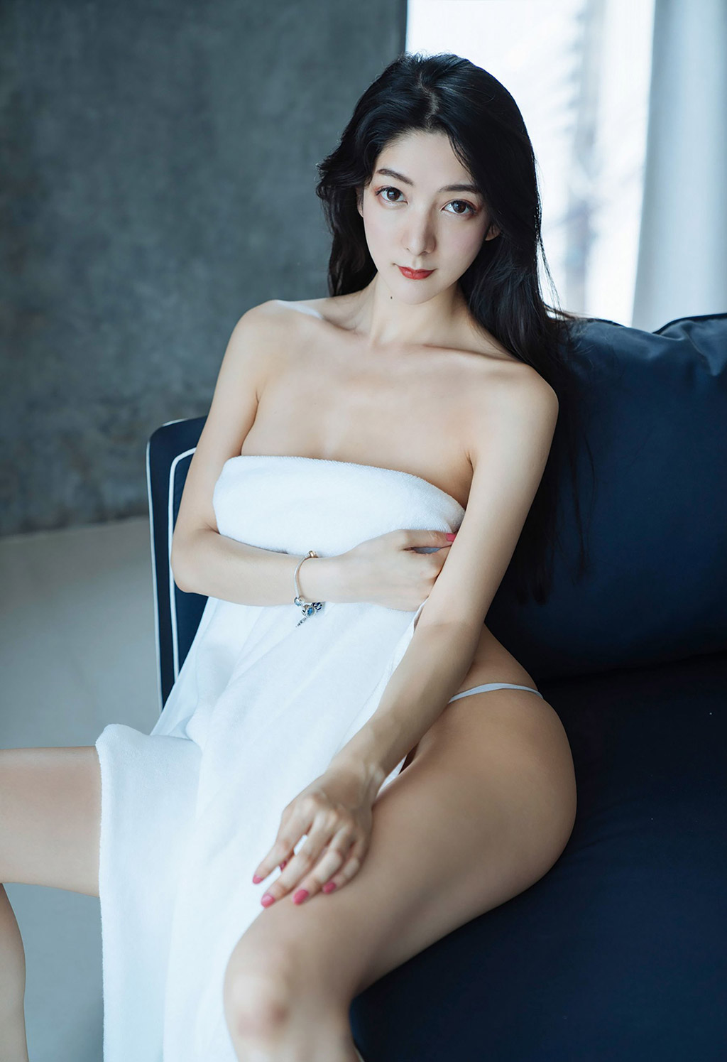 安吉拉喜歡貓萬千風情誘惑人心